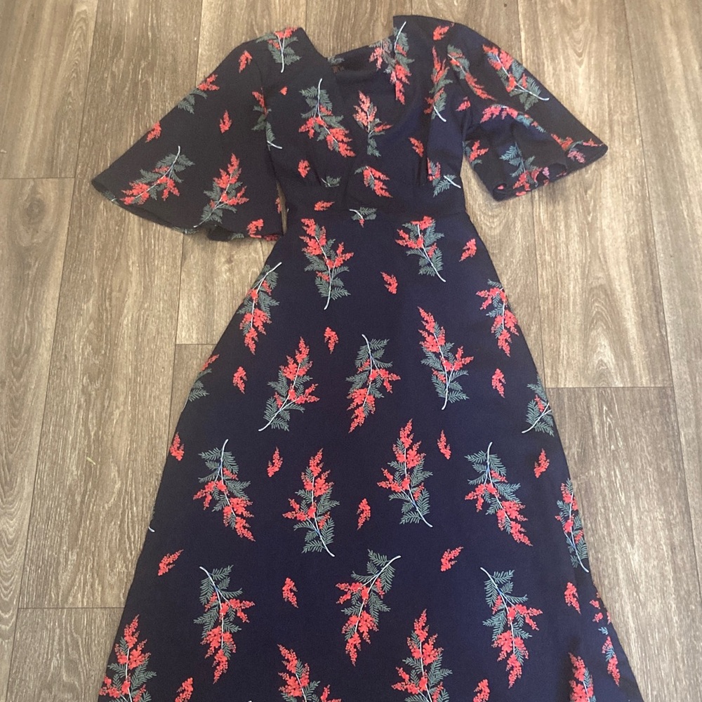 All in Favor Navy Floral Long Sleeve Dress size small